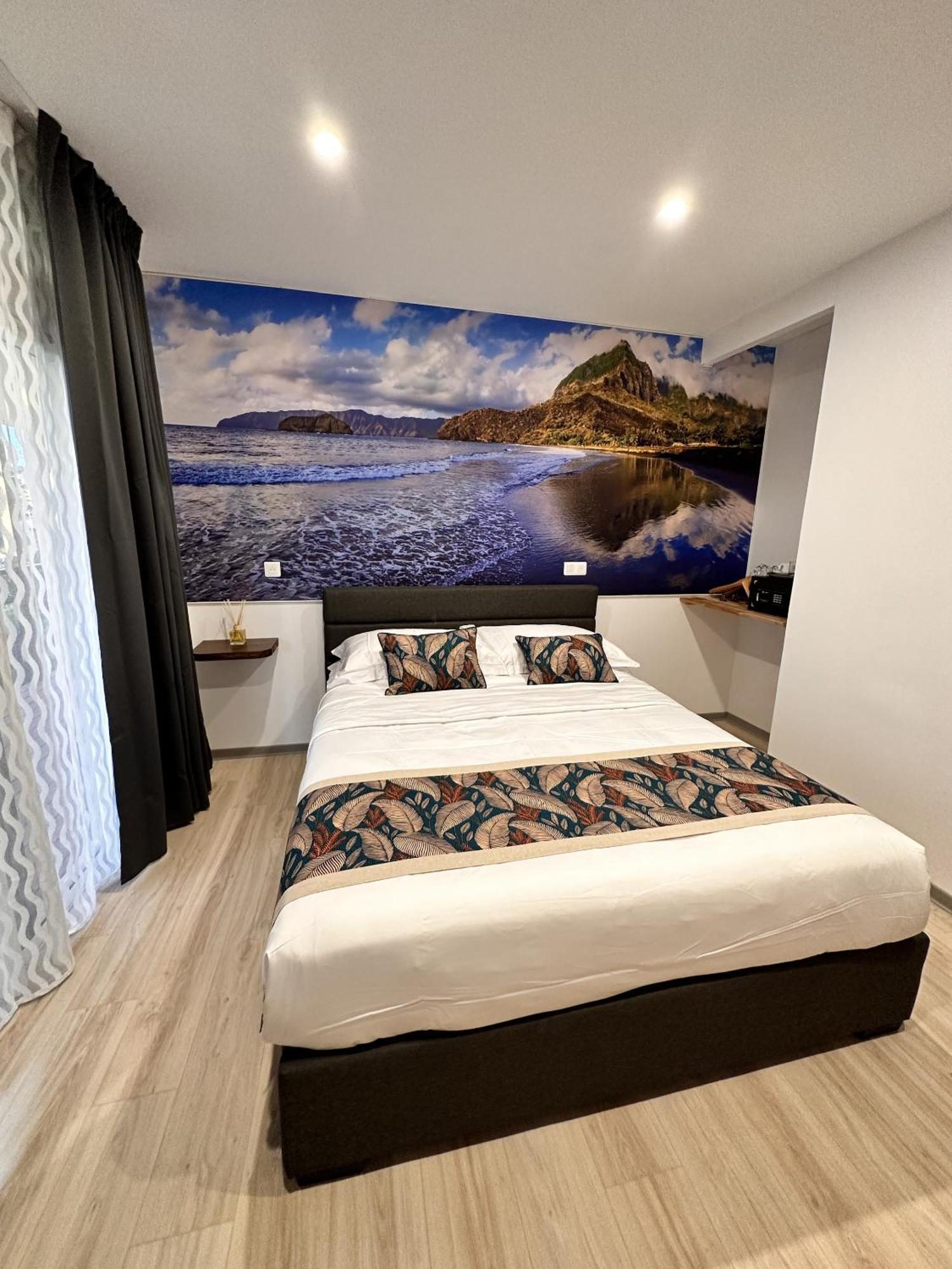 Ononui Lodge Airport, Ocean-View, Private Bathroom And Balcony, Free Wifi And Parking, On-Site Car Rental Faaa Buitenkant foto
