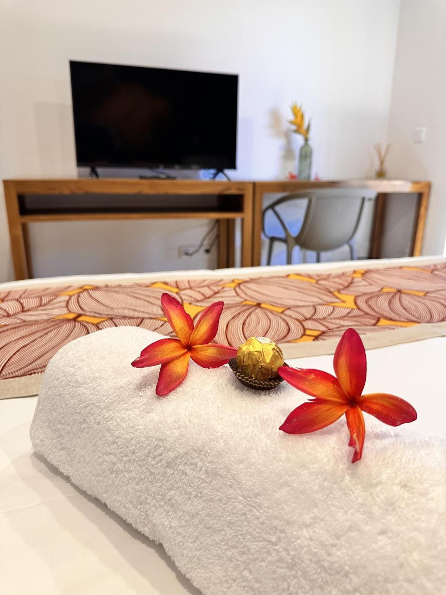 Ononui Lodge Airport, Ocean-View, Private Bathroom And Balcony, Free Wifi And Parking, On-Site Car Rental Faaa Buitenkant foto