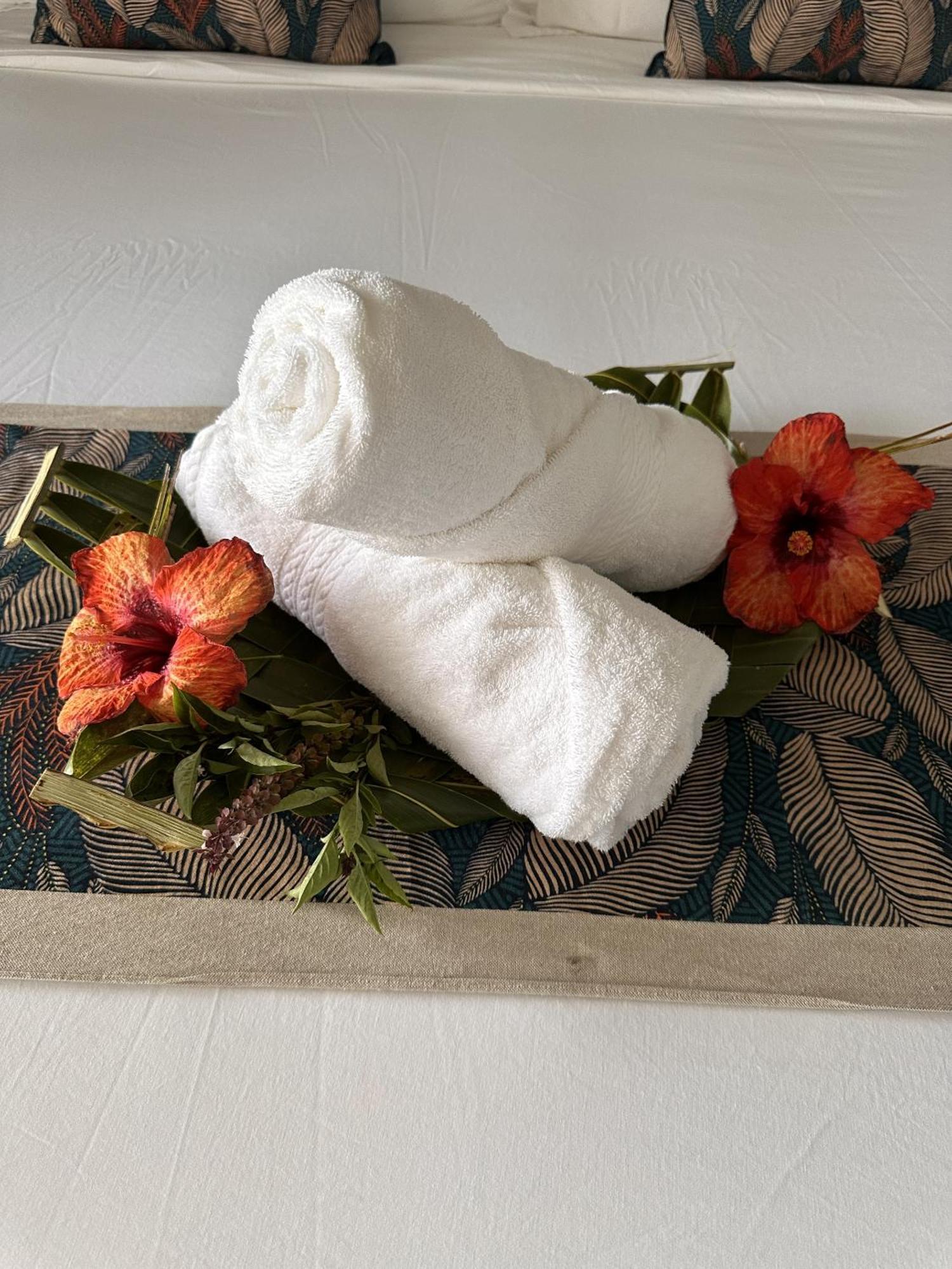 Ononui Lodge Airport, Ocean-View, Private Bathroom And Balcony, Free Wifi And Parking, On-Site Car Rental Faaa Buitenkant foto